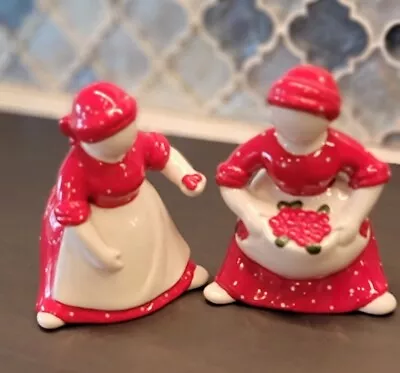 Department 56 Red And White Salt  Pepper Gatherer Ladies W/Apron Free  Ship READ • £20.30