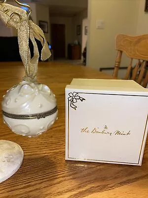 Vintage Danbury Mint Ivory Gold Ball Trinket Gift Box Ornament In Box • $19.99