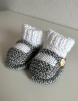 £3.75 • Buy New - Hand Knitted Baby Bootees - Sock And Shoe Style -  Grey - 0-3 Months