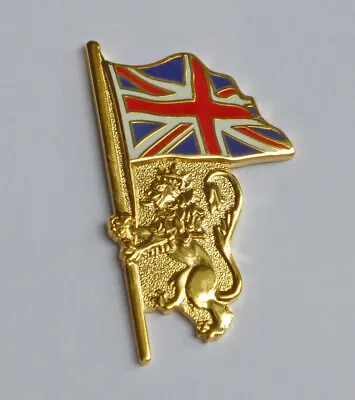 Lion Rampart Union Jack   Badge • £2.95