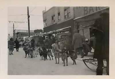 AMAZING Vintage ORIGINAL Photo DOG SLED RACE 1940s Street Scene SNOW • $8