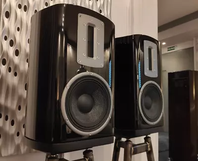 Quad Z2 Standmount Speakers - Gloss Black • £899