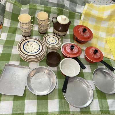 $9.99 • Buy LOT Vtg COOKY PAN TOY ALUMINUM Tray , Pans, Tin Pots W/ Lids, Chilton Dishes!!