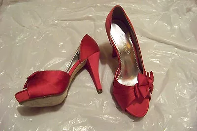 Womens Michaelangelo Pink Fabric Open Toe Cut Out Heels Shoes Size 7 1/2 • $20.99