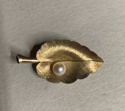 Vintage  Gold Tone Brooch Pin Jewelry Costume Leaf With Cultured Pearl Krementz • $11