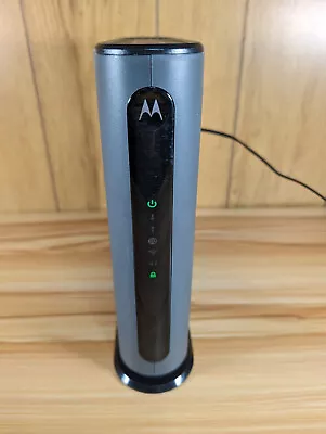 Motorola MG7700 Ultra Fast Cable Modem Router AC1900 • $63