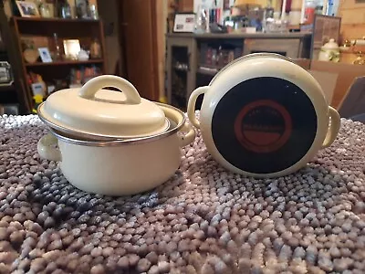 Vtg Pair Of MEGAWARE Small White Enamel 0.5 Qt. Pots W/Lid Made In Spain  4.5  • $16.50