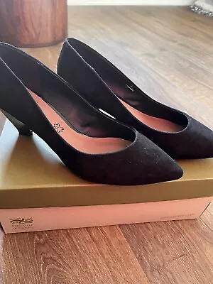 £7 • Buy M&S Footglove Suede Court Shoes Size 7 Brand New Without Box