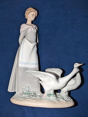 Lladro Figurine Girl With Geese • $39.99