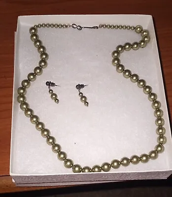 Swarovski Crystal Pearls Necklace And Earrings Set 20 Inch • $9.95