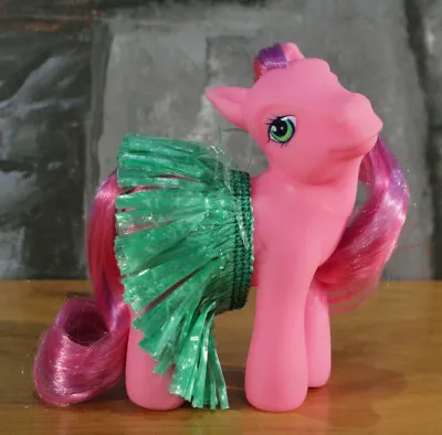 My Little Pony SKYWISHES Seaside Celebration 2005 G3 MLP W/Hula Grass Skirt Laua • $9.99