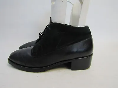 MUNRO Womens Size 8 M Black Leather Laces Ankle Fashion Boot Booties • $37.04
