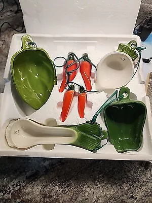 NEW Avon Vintage Gallery  Vegetable Measuring Cup & Spoon Set Missing Rack.  • $25