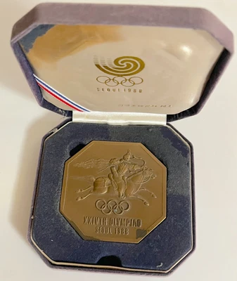 $35 • Buy KOREA SOUTH Official SEOUL OLYMPIC 1988 Participation MEDAL W/ Case