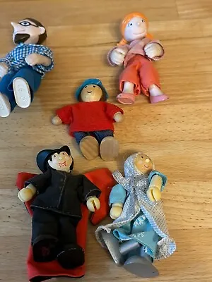 Children's Doll's House/Figures From Van /Ikea • £3.50