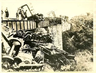 Kk812 Rp 1936 Mexico Railroad Wreck Rebels Blow Up Vera Cruz Mexico City Train • $8.99