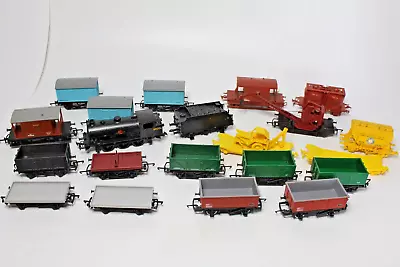 Large Job Lot Of OO Gauge Rolling Stock Wagons Etc • £16