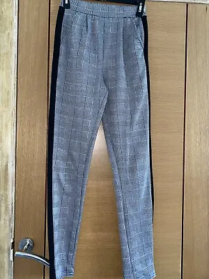 Boohoo Prince Of Wales Check Leggings With Side Stripe Size 8 • £3