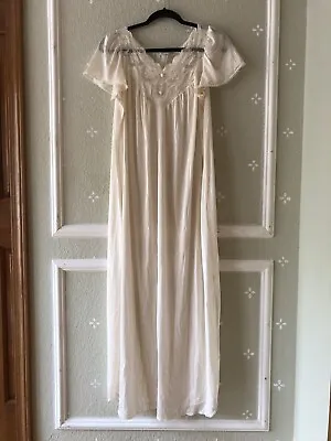 Vintage Miss Elaine Womens Medium White Lace Long Full Nightgown • $24.99