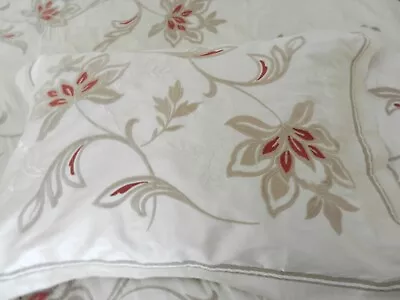 Martha Stewart Collection Embroidered Queen Duvet Cover And 2 Shams • $34.99
