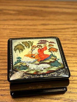 VINTAGE RUSSIAN HAND PAINTED LACQUER BOX 2.5”x2.5”MINT • $12.95