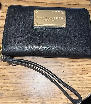 Marc Jacobs New York Womens Black Pebbled Leather Zip Around  Wallet Wristlet • $28.95