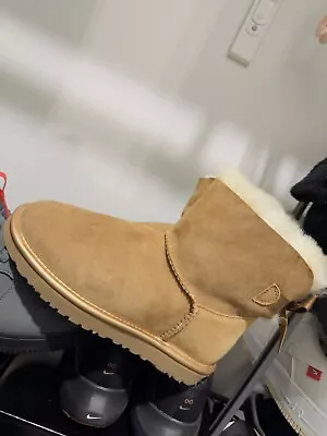 Uggs Womens Size 9 • $18.20