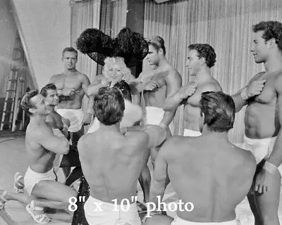  MAE WEST LAS VEGAS Act BODYBUILDER Shirtless Beefcake Celebrity Photo #1 (188) • $14.99