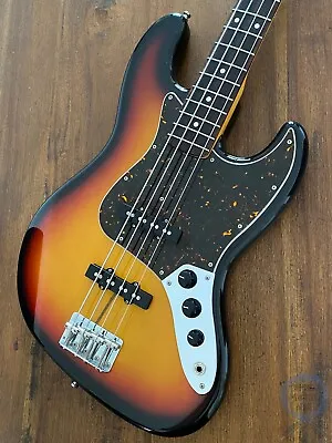 Fender Jazz Bass ‘62 Three Tone Sunburst 2011 • $1190