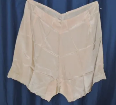 1930's Peach Silk Tap Pants W Delicate Hand Embroidery Unworn MED - LG  • $45