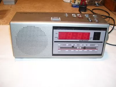 Vintage GE General Electric Two Wake Times AM/FM Clock Radio • $6