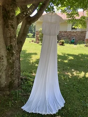 Vintage Queen Anne Venice Lace Accented Seed Pearls Chapel Train 8 Wedding Dress • $40