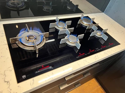$2400 • Buy V-Zug 90cm 5 Burner Gas Cooktop Black Glass GAS951GSBZ