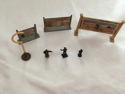£3 • Buy Hornby Station Furniture