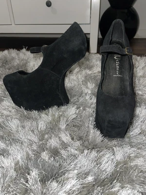 £15 • Buy Jeffrey Campbell Hana Heels Black Size 4
