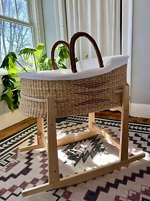 Design Dua Bilia Bassinet + Rocker Stand • $250