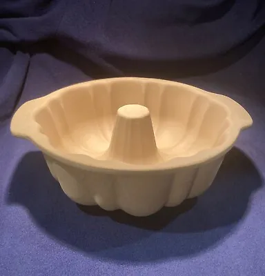 Pampered Chef Stoneware Fluted Bundt Pan Family Heritage USA • £40.48