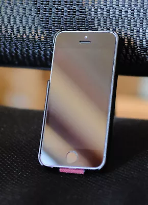 Apple ME435B/A IPhone 5S 32GB  (Unlocked) Smartphone - Space Grey • £2.20