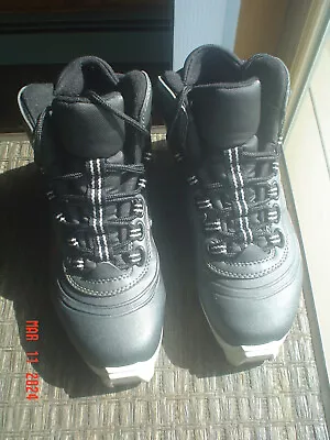 2004 Fischer Sl Vista Rf Cross Country Ski Boots  W/box - Eu Size 41 -light Wear • $30