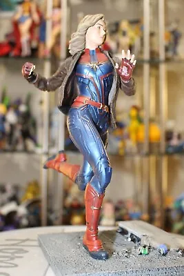 Diamond Select Toys Premier Collection Marvel Comics Captain Marvel Resin Statue • $49.99