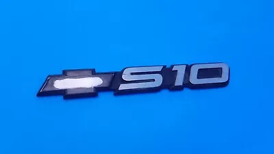 98 99 00 01 02 03 04 05 Chevrolet S10 Side Rear Emblem Logo Badge Symbol Oem B7 • $17.10