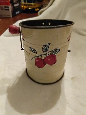  🍎 VINTAGE BROMWELL'S FLOUR SIFTER WITH Red 🍎 Apples DESIGN (3 Cup) IVORY  • $9.99
