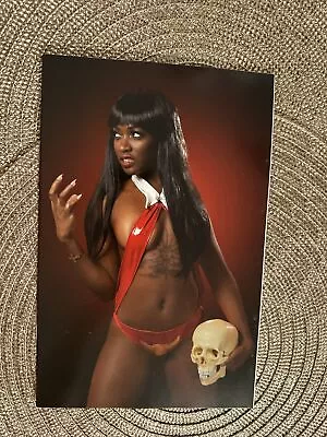 Vampirella #18 1:25 Virgin Incentive Cosplay Cover 1 • $0.99