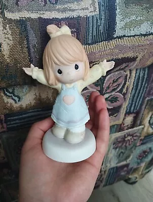 Precious Moments “I Love You This Much” Figurine Girl 2004 *Chipped Finger!* • $40