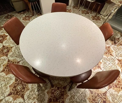 $820 • Buy Retro Dining Table Set Includes 5 Dining Chairs