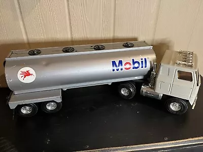 Ertl Mobil Oil Gas Tanker Semi Truck Pressed Metal 1:18 Scale International • $35