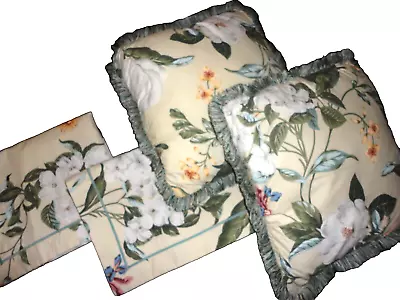 Williamsburg Garden Images Floral Magnolias (4p) Standard Pillow Shams Pillow • $55.20