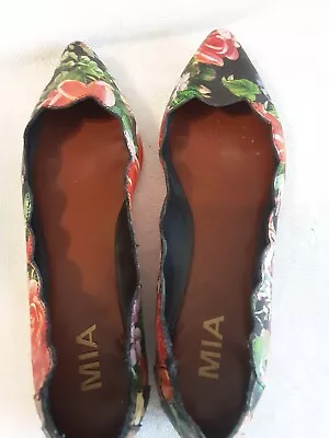 Preowned Floral  MIA Flat Shoe  Size 7.5 • $28