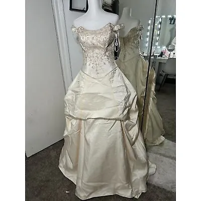 Maggie Sottero By Haute Couture Wedding Gown Size 8 • $366