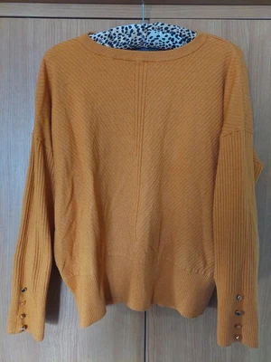 £0.99 • Buy Ladies Top In A Mustard Yellow 💛 Long Sleeves With Gold Faux Buttons On Cuffs